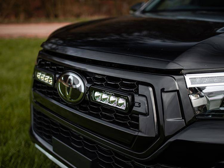 Zestaw lamp LED do grilla Lazer Lamps 2 × ST4 Evolution — Toyota Hilux Revo Invincible X (2018–2020)
