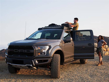 Bagażnik Front Runner Slimsport Lightbar Ready do Forda F-150 Super Crew 2018–2020 z szyberdachem
