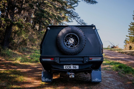 AluBlack Platforma ładunkowa z zabudową do Toyota Hilux 2016+ z podwójną kabiną