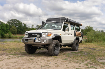 Dach otwierany Alu-Cab Hercules do Toyota Land Cruiser HZJ 78 - czarny