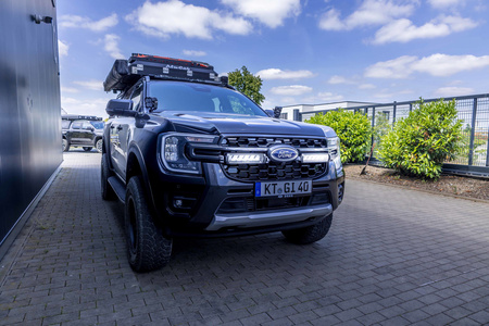 Zestaw lamp LED do grilla Lazer Lamps 2 × Triple-R 850 — Ford Ranger Wildtrak (2023+)