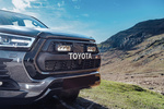 Zestaw lamp LED do grilla Lazer Lamps 2 × Triple-R 750 Wide — Toyota Hilux GR Sport (2023–2024)
