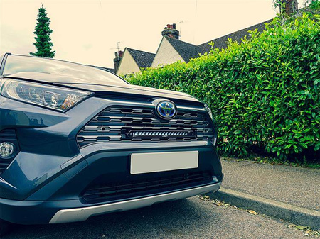 Zestaw lamp LED do grilla Lazer Lamps 1 × Linear-18 — Toyota RAV4 Hybrid (2019+)