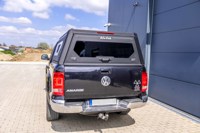 Hardtop Alu-Cab Contour – Volkswagen Amarok I 2010–2022 Double Cab, z oknami bocznymi