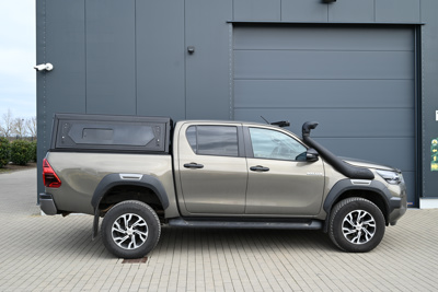 Hardtop Alu-Cab Contour – Toyota Hilux Revo 2016–2025 Double Cab, z oknami bocznymi
