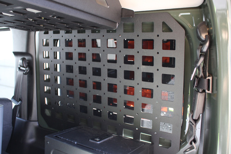 Wewnętrzny panel MOLLE Alu-Cab do Suzuki Jimny IV 3-drzwiowego — prawy