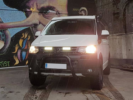 Zestaw dwóch lamp LAZER TRIPLE-R 750 (Gen2) z systemem montażu w fabrycznym grillu - VW T5 (2010 -)