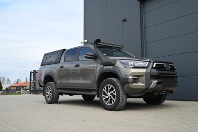 Zabudowa Alu-Cab Hardtop Canopy "Contour" Toyota Hilux Revo 2016+ Double Cab z oknami bocznymi
