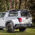 Hardtop ARB Classic do Toyoty Hilux (od 2026) – lewe okno uchylne i prawe przesuwne