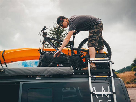 Aluminiowa drabinka teleskopowa Front Runner 2.9 m z torbą