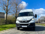 Zestaw dwóch lamp LAZER TRIPLE-R 750 (Gen2) z systemem montażu w fabrycznym grillu - Iveco Daily (2019-2021)