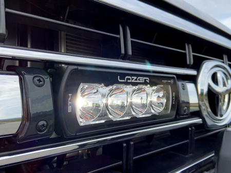 Zestaw lamp LED do grilla Lazer Lamps 2 × ST4 Evolution — Toyota Land Cruiser 70 (2007+)