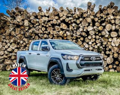 Zestaw lamp LED do grilla Lazer Lamps 2 × Triple-R 750 Beacon — Toyota Hilux (2021+)