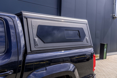 Hardtop Alu-Cab Contour – Volkswagen Amarok I 2010–2022 Double Cab, z oknami bocznymi