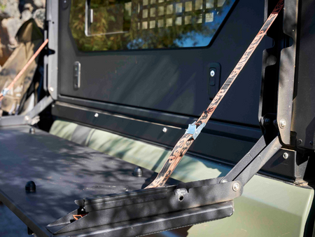 Stolik boczny Alu-Cab Camper Trax z uchwytem na trapy do Canopy Campera i ModCAP