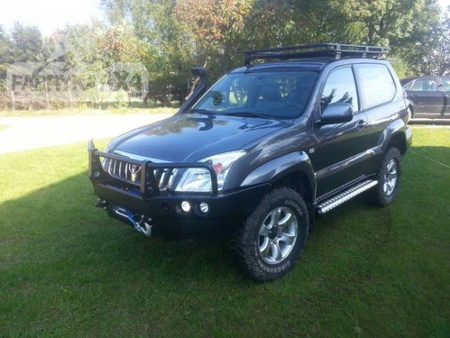 FABRYKA 4X4 ZDERZAK PRZÓD Z BULLBAREM DO WERSJI Z PLASTIKOWYMI POSZERZENIAMI NADKOLI TOYOTA LAND CRUISER J125