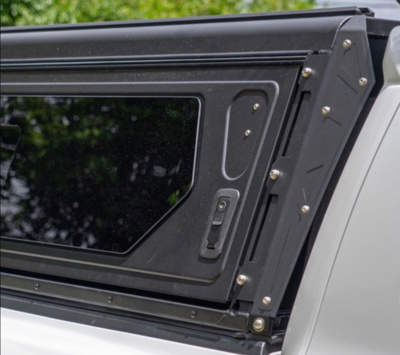 Zabudowa Alu-Cab Hardtop Canopy "Contour" Toyota Tacoma 2024+ z oknami bocznymi