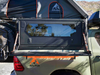 Stolik boczny Alu-Cab Camper Trax z uchwytem na trapy do Canopy Campera i ModCAP