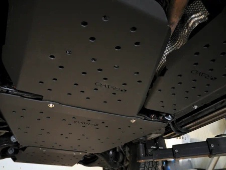 Komplet osłon podwozia Toyota Land Cruiser Prado 250 RAYO – grafitowy