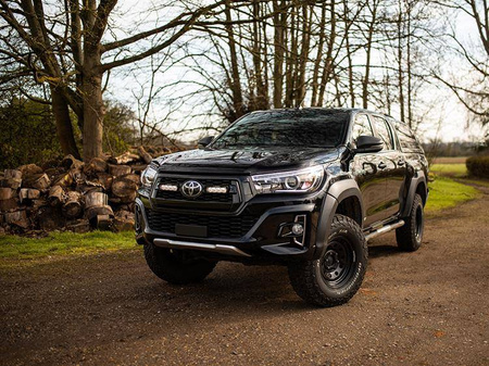 Zestaw lamp LED do grilla Lazer Lamps 2 × ST4 Evolution — Toyota Hilux Revo Invincible X (2018–2020)