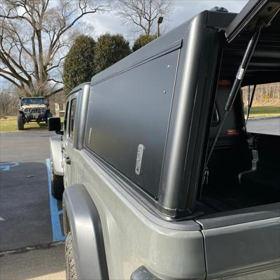 Hardtop Alu-Cab Explorer – Jeep Gladiator JT 2019+ Double Cab, blacha gładka