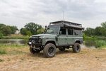 Dach podnoszony Alu-Cab Icarus do klasycznego Defendera 110 – czarny