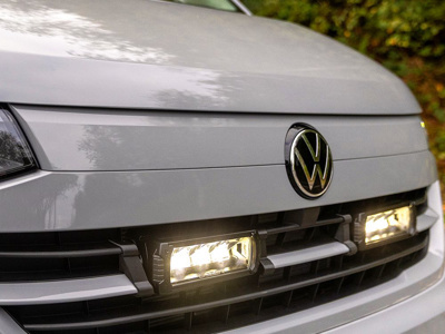 Zestaw lamp LED do grilla Lazer Lamps 2 × Triple-R 750 Beacon — Volkswagen Transporter T7 (2025+)
