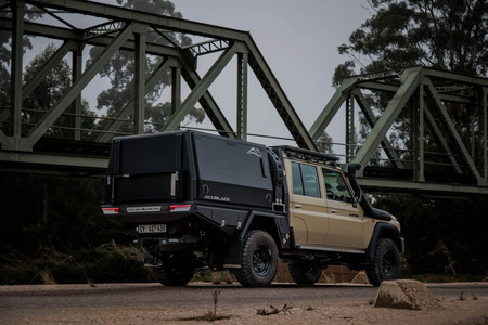 AluBlack Platforma ładunkowa z zabudową do Toyota Land Cruiser 79 z podwójną kabiną