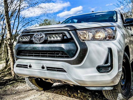Zestaw lamp LED do grilla Lazer Lamps 2 × Triple-R 750 — Toyota Hilux Revo (Com., Invincible) 2021+