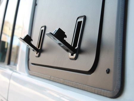 Lewe aluminiowe okno uchylne Front Runner Gullwing do Toyoty Land Cruiser 76