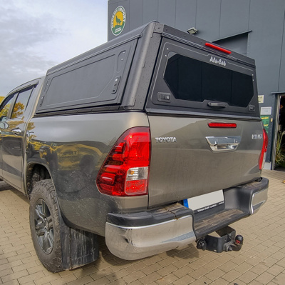 Hardtop Alu-Cab Contour – Toyota Hilux Revo 2016–2025 Double Cab, bez okien bocznych