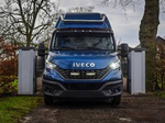 Zestaw dwóch lamp LAZER TRIPLE-R 750 Elite (Gen2) z systemem montażu w fabrycznym grillu - Iveco Daily (2019-2021)