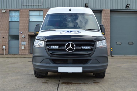 Zestaw dwóch lamp LAZER TRIPLE-R 750 (GEN2 )z systemem montażu w fabrycznym grillu - Mercedes Sprinter (2018-)