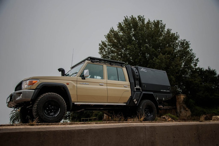 AluBlack Platforma ładunkowa z zabudową 3/4 do Toyota Land Cruiser 79 z podwójną kabiną