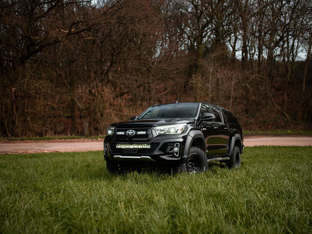 Zestaw montażowy Lazer Lamps do dolnego grilla, do lamp Triple-R 16 — Toyota Hilux (2019+)