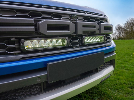 Zestaw dwóch lamp LAZER TRIPLE-R 850 Elite (Gen2) z systemem montażu w fabrycznym grillu – Ford Ranger Raptor (2023- )
