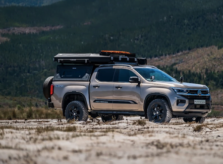 Hardtop Alu-Cab Contour – Toyota Tacoma III 2016–2023 Double Cab Short Bed 5 ft, z oknami bocznymi