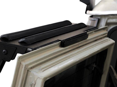 Drabinka Front Runner do Toyoty Land Cruiser 76 Station Wagon