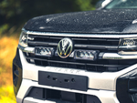 Zestaw dwóch lamp LAZER TRIPLE-R 750 Elite (Gen2) z systemem montażu w fabrycznym grillu - Volkswagen Amarok (2023 -)