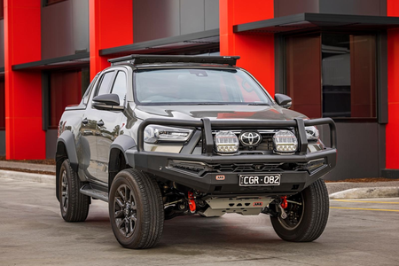Stalowy zderzak ARB Summit MKII do Toyota Hilux Rogue (2022-) - kompatybilny z wyciągarką, czarny mat