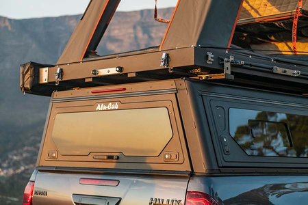 Hardtop Alu-Cab Contour – Ford Ranger T6 2012–2022 Extra Cab, z oknami bocznymi