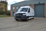Zestaw dwóch lamp LAZER TRIPLE-R 750 (GEN2) z systemem montażu w fabrycznym grillu - Mercedes Sprinter (2018- )