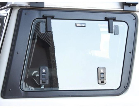 Prawe szklane okno uchylne Front Runner Gullwing do Toyota Land Cruiser 76 – GWTL002