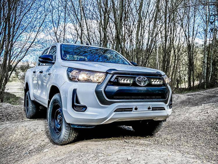 Zestaw lamp LED do grilla Lazer Lamps 2 × Triple-R 750 Elite — Toyota Hilux Revo (Com., Invincible) 2021+
