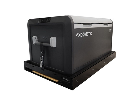 Dwa pasy Front Runner Quick Release do mocowania lodówki na platformie wysuwanej