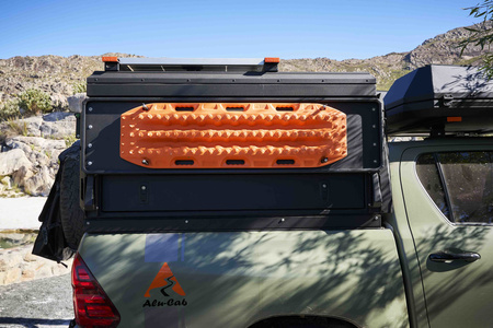 Stolik boczny Alu-Cab Camper Trax z uchwytem na trapy do Canopy Campera i ModCAP