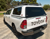 Zabudowa ARB Hardtop Canopy "Classic" Toyota Hilux (2015- ) J Deck, Double Cab, gładka, lewe okno otwierane, prawe rozsuwane