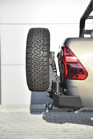 Zderzak tylny krótki z lampami LED Fabryka4X4 – Toyota Hilux Revo (od 2020)