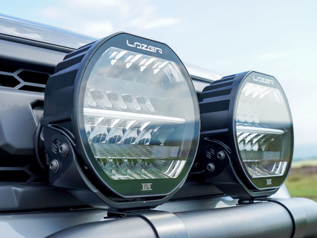 Okrągła lampa LED Lazer Lamps Sentinel 9″ Elite Gen2 — czarna, ze światłem pozycyjnym