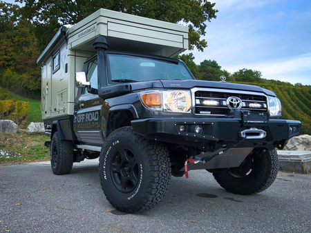 Zestaw lamp LED do grilla Lazer Lamps 2 × ST4 Evolution — Toyota Land Cruiser 70 (2007+)